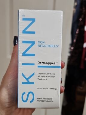 SKINN White and Blue DermAppeal Thermo-Enzymatic Microdermabrasion Treatment